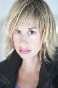 배우인 줄리엣 포이스니에르의 대표 이미지