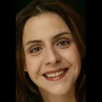 배우인 마갈리 우치의 대표 이미지