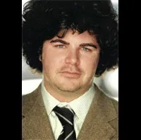 배우인 아담 허쉬만의 대표 이미지