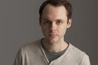 배우, 각본, 감독인 크리스토퍼 덴햄의 대표 이미지