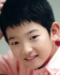 영화배우인 윤찬의 대표 이미지
