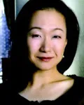 소설가인 이민진의 대표 이미지