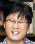 시인인 김언의 대표 이미지