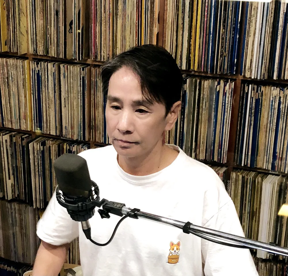 DJ인 김윤동의 대표 이미지