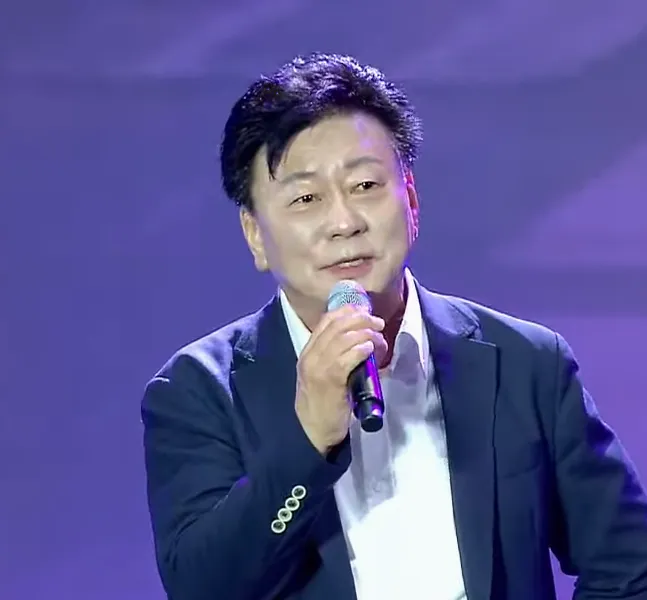 가수인 윤천금의 대표 이미지
