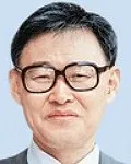 대학교수, 평론가인 이태동의 대표 이미지