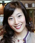 영화배우인 에스더 채의 대표 이미지