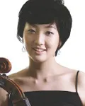 첼로연주가인 박윤진의 대표 이미지