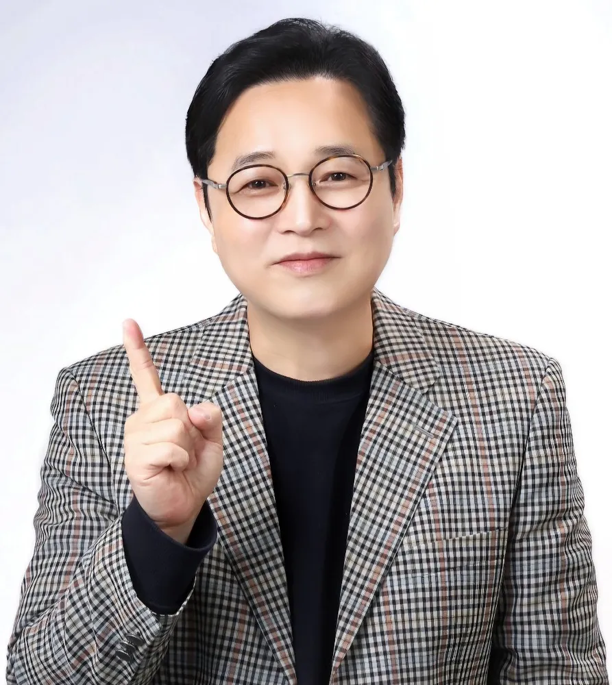 탤런트인 손민우의 대표 이미지