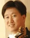 첼로연주가인 김경석의 대표 이미지