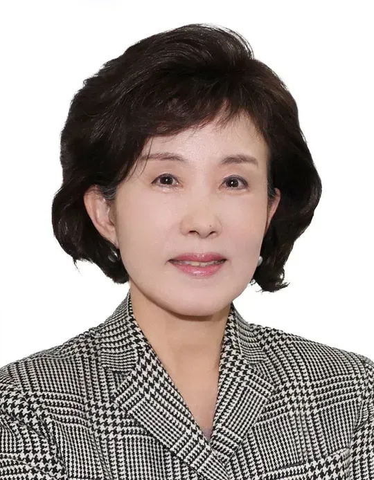 (전직)국회의원, (전직)대학교수인 박선영의 대표 이미지