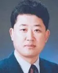 시인, 대학교수인 김완하의 대표 이미지