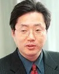 소설가인 용대운의 대표 이미지
