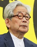 소설가인 오에 겐자부로의 대표 이미지