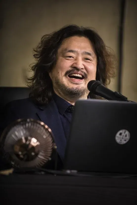 언론인, 유튜버, 여론조사 기관장인 김어준의 대표 이미지