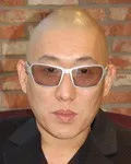 영화제작자인 영 리의 대표 이미지
