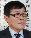 문학평론가인 손흥기의 대표 이미지
