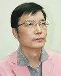 (전직)소설가, (전직)컨설턴트인 박인성의 대표 이미지