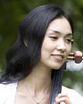 첼로연주가인 성지송의 대표 이미지