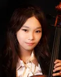 첼로연주가인 강혜지의 대표 이미지