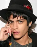 모델인 오마히라 모타의 대표 이미지