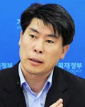 공무원인 윤종원의 대표 이미지