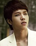 가수인 우현의 대표 이미지