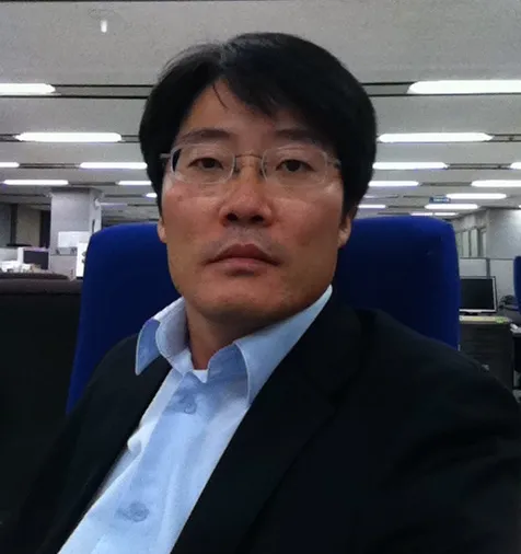 (전직)신문기자인 한상진의 대표 이미지