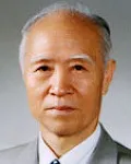 (전직)공증인, (전직)검사, (전직)판사인 강우영의 대표 이미지