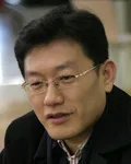 작가, 출판인인 윤홍식의 대표 이미지