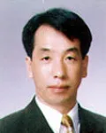 대학교수인 신현동의 대표 이미지