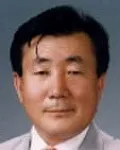 시인, (전직)대학교수인 신용협의 대표 이미지