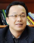 대학교수인 윤성이의 대표 이미지