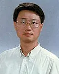 대학교수인 용철순의 대표 이미지