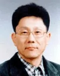 대학교수인 유한일의 대표 이미지