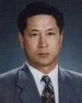 (전직)판사인 박유신의 대표 이미지