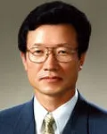 대학교수인 윤순석의 대표 이미지