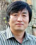 소설가인 채희문의 대표 이미지