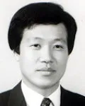 시인, 아동문학가, 고등교원, 한국문인협회 부이사장인 윤영훈의 대표 이미지