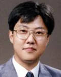 대학교수인 유영목의 대표 이미지