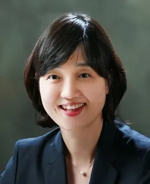 교수, 변호사, (전직)검사인 강수진의 대표 이미지