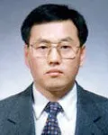 신문인인 정동균의 대표 이미지