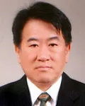 신문기자인 제정갑의 대표 이미지
