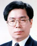 (전직)증권인, (전직)행정공무원, (전직)국영기업인인 윤종화의 대표 이미지