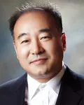 패션디자이너인 전상진의 대표 이미지