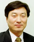 신문기자인 장병윤의 대표 이미지