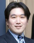 패션디자이너인 에드워드 신의 대표 이미지
