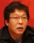 영화감독인 윤종찬의 대표 이미지