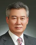 기업인, (전직)대학교수, (전직)경찰공무원인 손창완의 대표 이미지