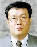 대학교수인 김동희의 대표 이미지